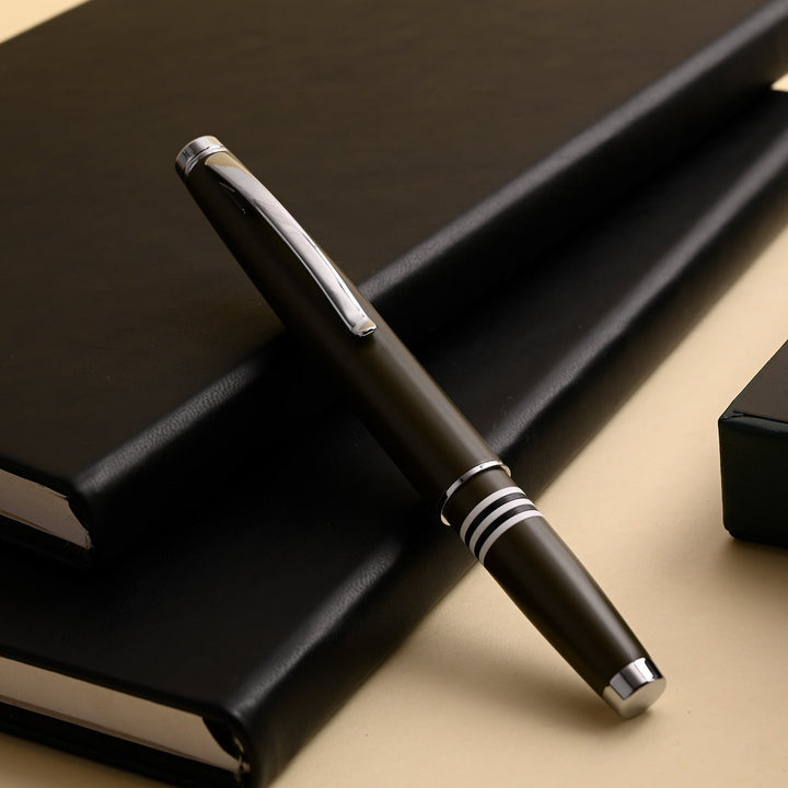 Monteverde Dakota Fountain Pen - Military Green CT - Aarcaai